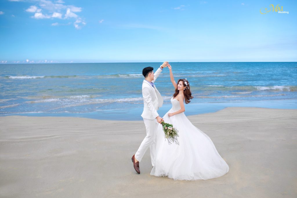Chụp ảnh cưới tại biển Đà Nẵng