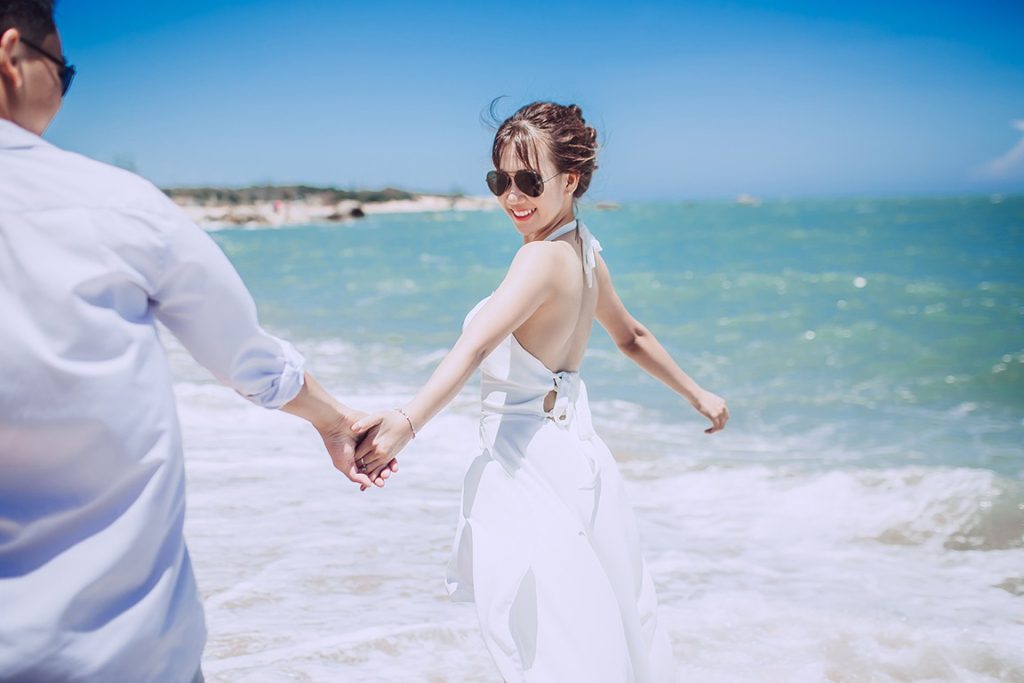 Chụp ảnh cưới tại biển Đà Nẵng